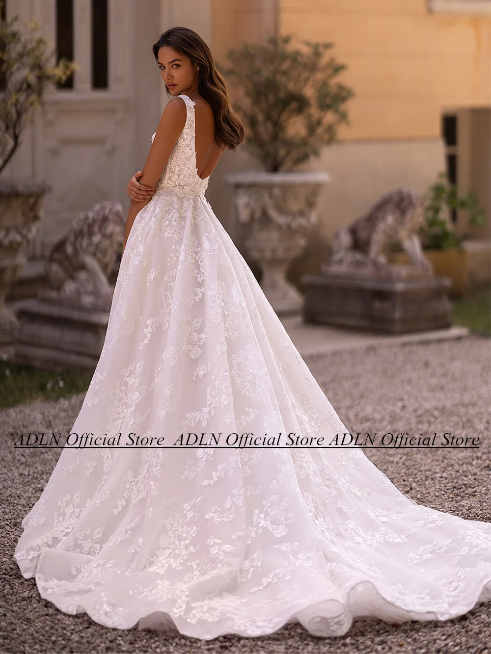 Robe de Mariée en Dentelle avec Col en V Profond et Dos aux, Vêtement de Patients Personnalisés