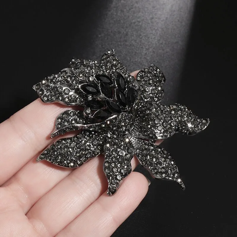 Luxury Inlaid Rhinestones Rose Brooches Vintage Temperament Ladies Black Flower Lapel Pin Fashion Evening Dress Sweater Corsage