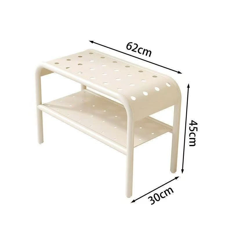 The shoe change stool is very narrow, and the entrance to the home is a seated wrought iron retro medieval