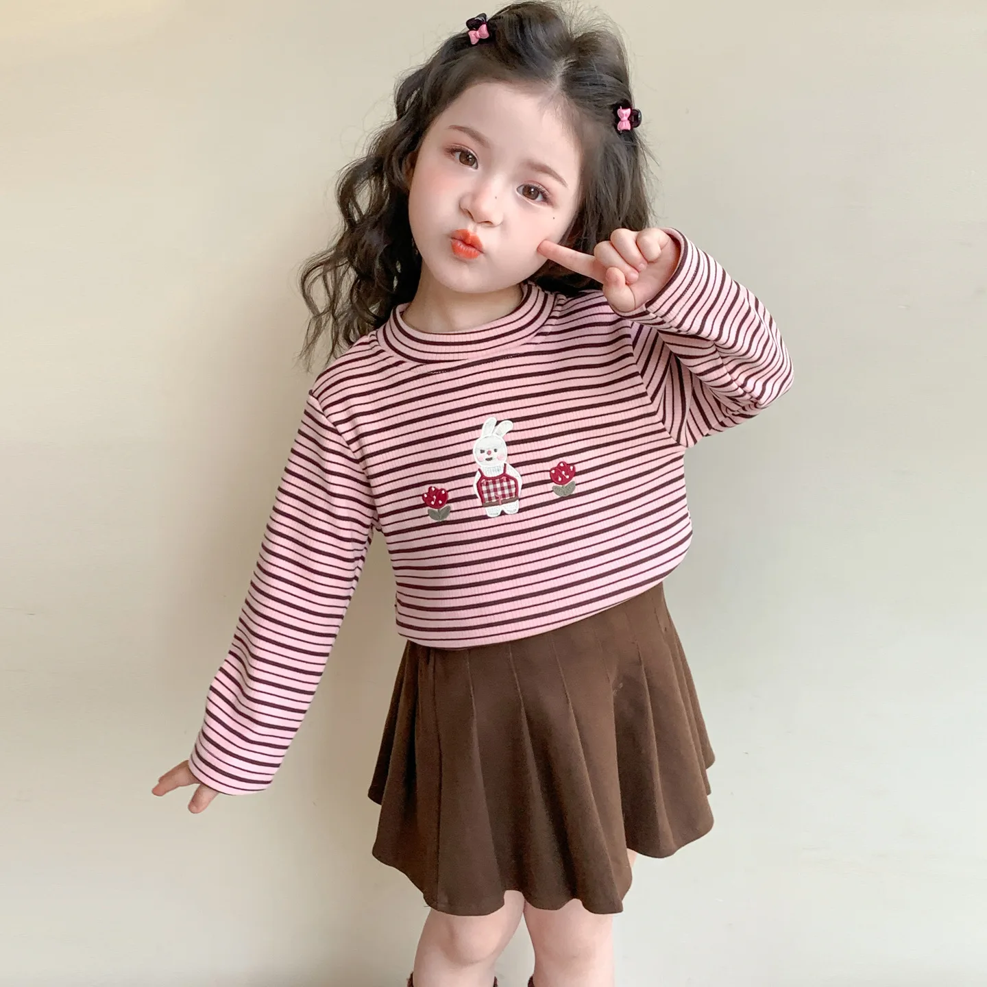 قميص بناتي مخطط ومخملي لخريف وشتاء 2025 نمط جديد للأطفال تي شيرت سميك قميص داخلي أنيق للأطفال #6