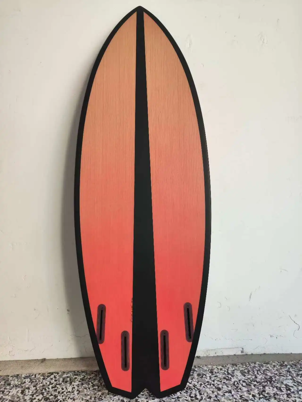 High Quality 5'4 EPS Foam Wake Surfboard for Novice Surfers Customized Fiberglass Epoxy Surfboard with Logo Fin for Water Sports