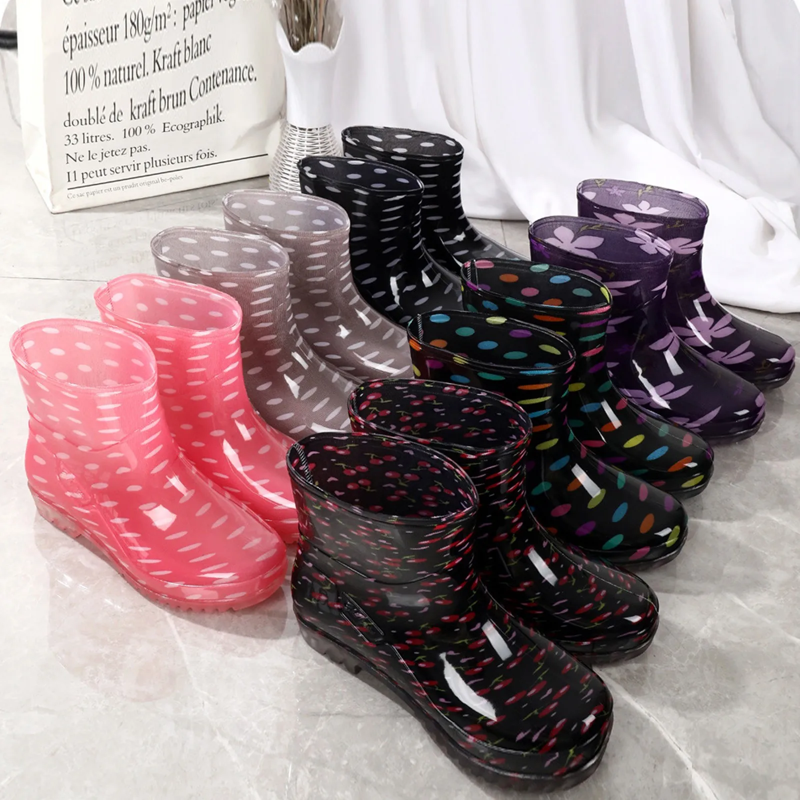 Zapatos de lluvia de lunares negros para mujer, zapatos de goma impermeables y antideslizantes para trabajo en cocina, Botas de lluvia de tubo corto de Pvc, zapatos de verano