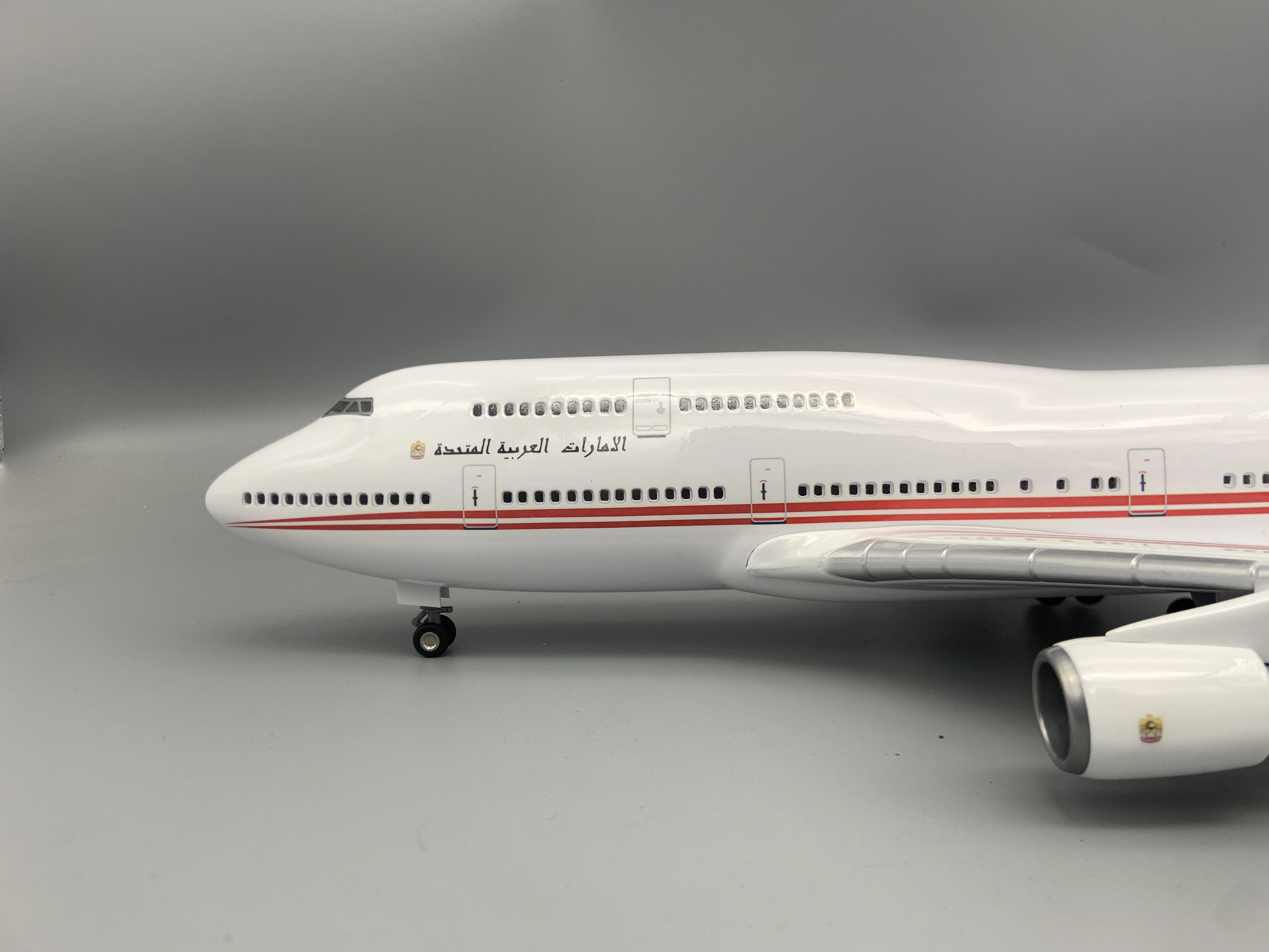 47 سنتيمتر نموذج طائرة ألعاب أطفال رحلة رئاسية الإمارات العربية المتحدة B747-8 نموذج طائرة أطقم مع ضوء LED (اللمس أو التحكم في الصوت) لديكو #6