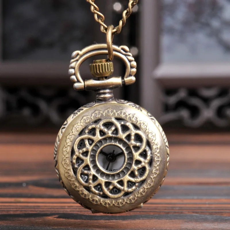 Vintage Cross-border Necklace Hollowed Out Maple Leaf Quartz Pocket Watch Wholesale Small Quartz Pocket Watch