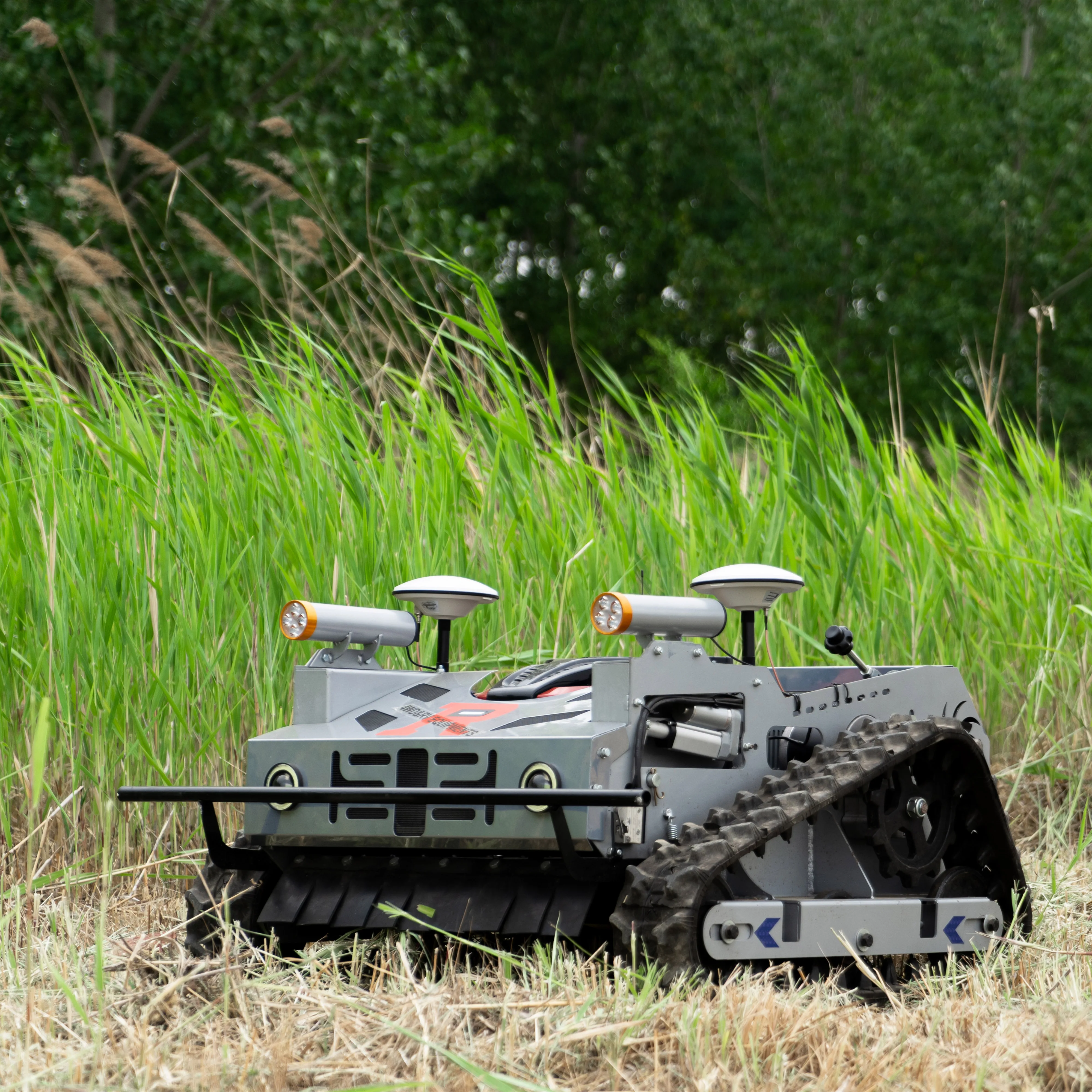 크롤러 원격 제어 잔디 깎는 기계 CE EPA 인증 550mm 800mm 1000mm 공장 저렴한 잔디 절단기