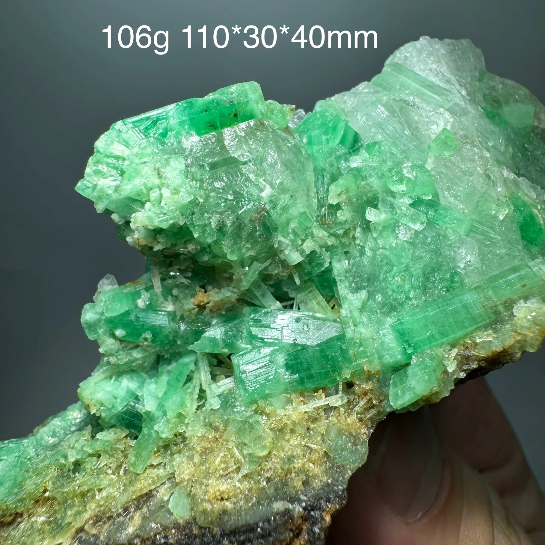 106g Natural Green Emerald Mineral Specimen Healing Quartz Crystals Rock Gemstone Desk Decor