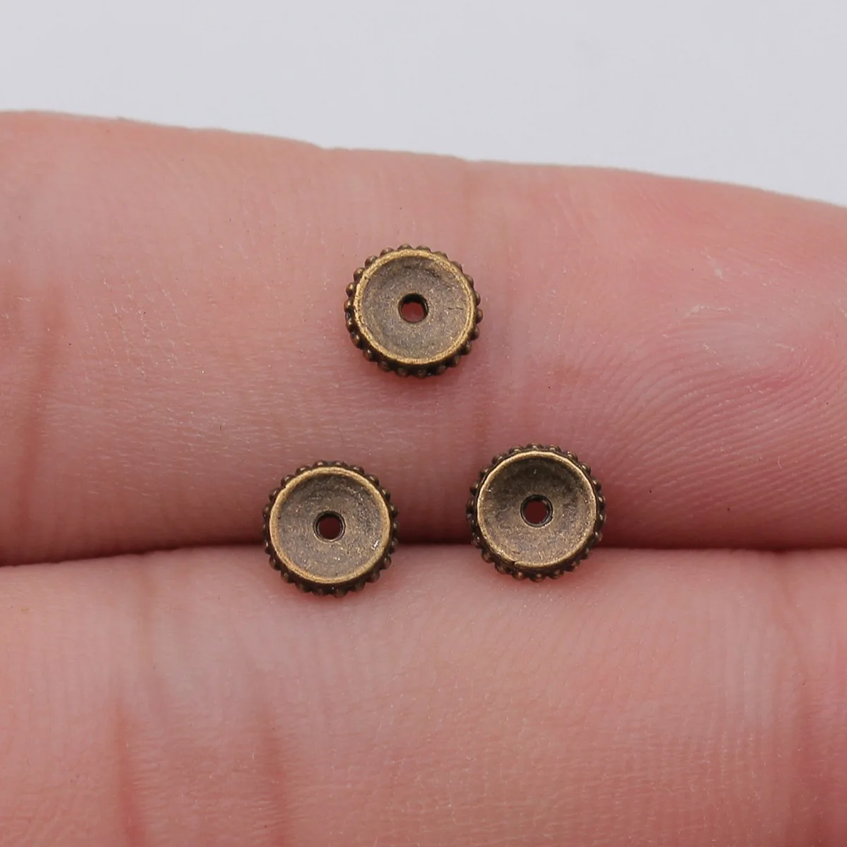 100 Stück 6x6mm 3 Farben Antik-Silber-Farbe Antik-Bronze-Farbe Antik-Gold-Farbe Abstandshalterperlen Schmuckzubehör Großhandel