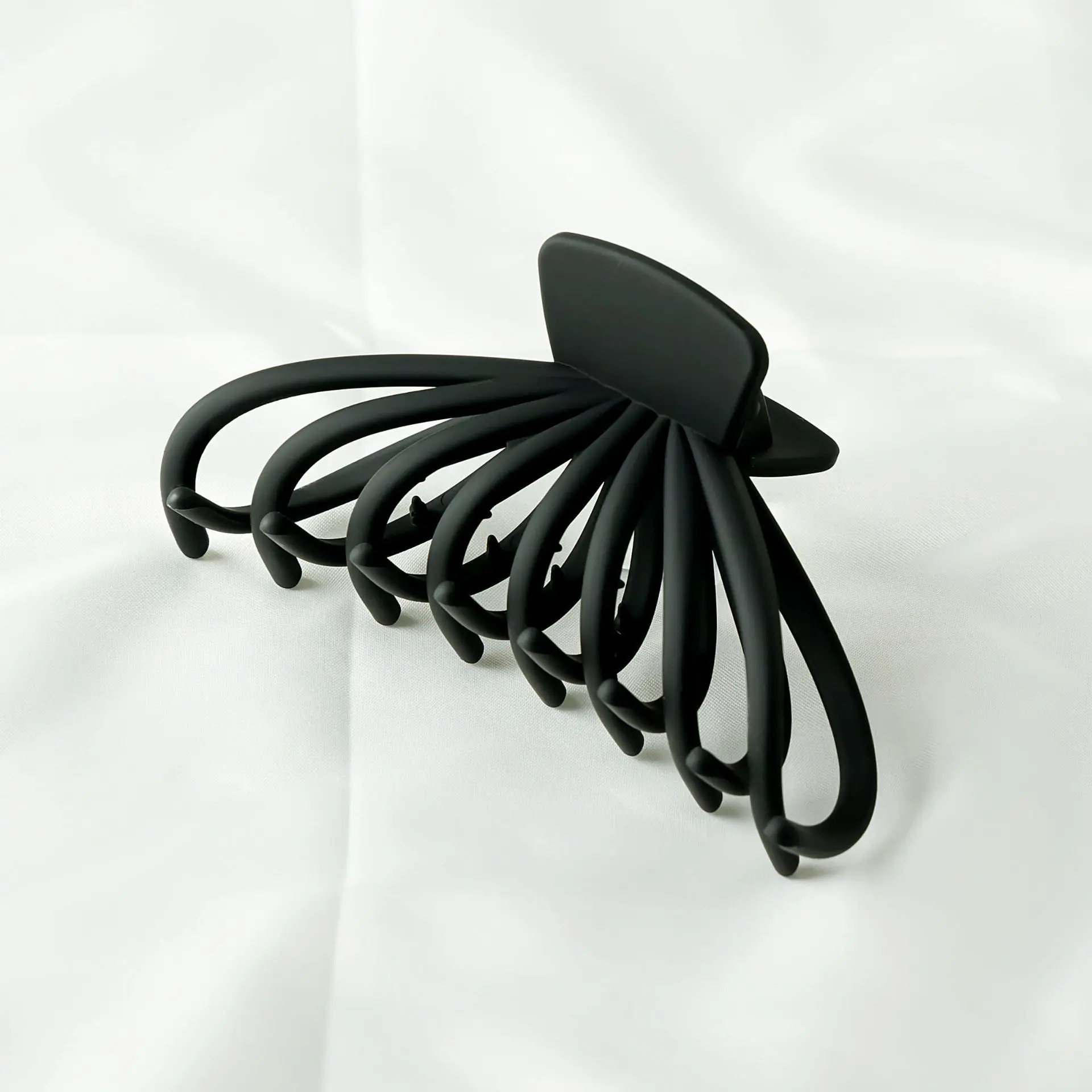 Simple Ladies Hair Claw Shark Claw Plastic Hair Clip Elegant Hair Accessor