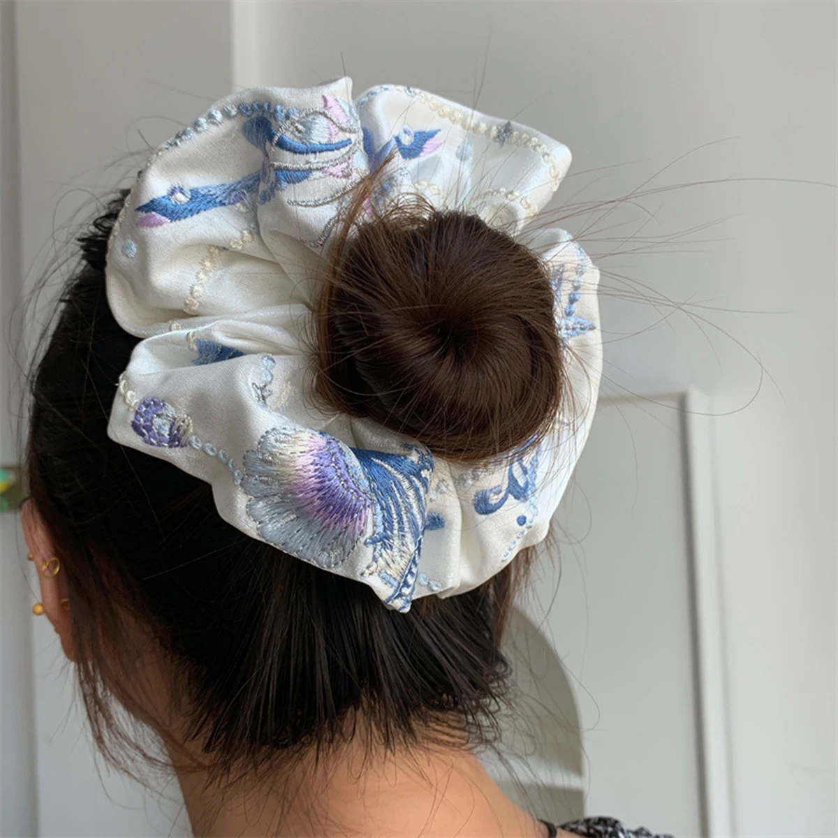 Luxuriöse chinesische High-End-Haargummis mit Stickerei aus der Ozean-Serie für Damen – Exquisite bedruckte Haarbänder im Darm-Design – Detail 7