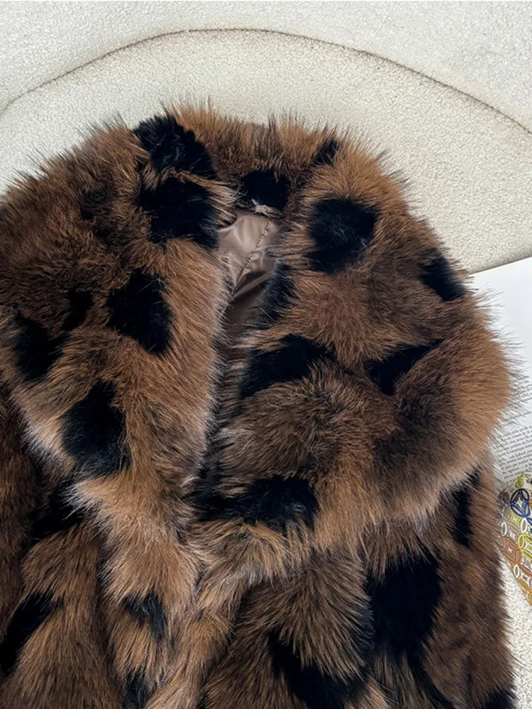 Abrigo de piel ecológico para mujer, chaqueta de piel de zorro de imitación corta y gruesa de felpa de manga larga holgada con solapa, novedad de invierno de 2025