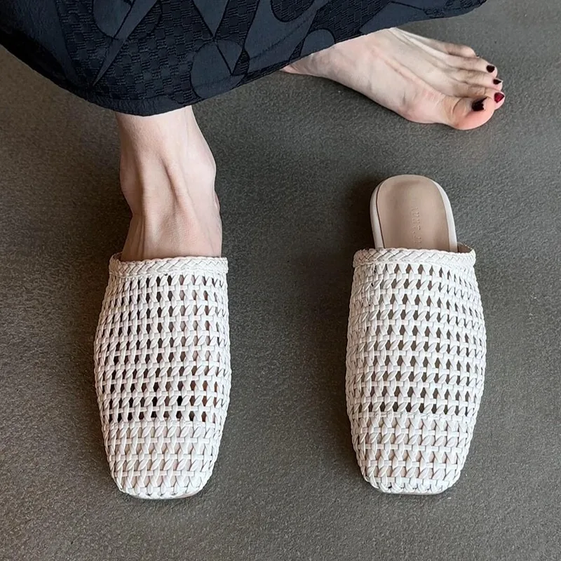 Retro Woven and Hollowed-out Flip-flops for Women in 2025, New Summer Breathable Square-toed Flat Flip-flops