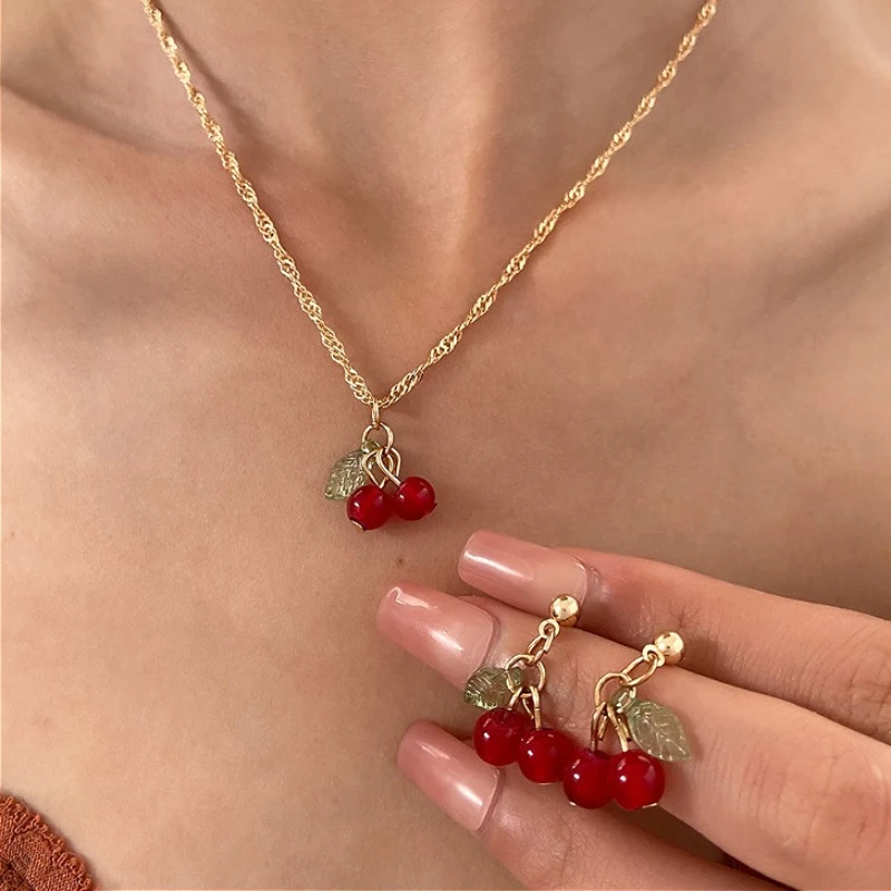 

Red Cherry Fruit Pearl Leaf Heart Love Tassel Pendant Necklace for Women Fashion Jewelry Minimalist Accessories Wholesale Party
