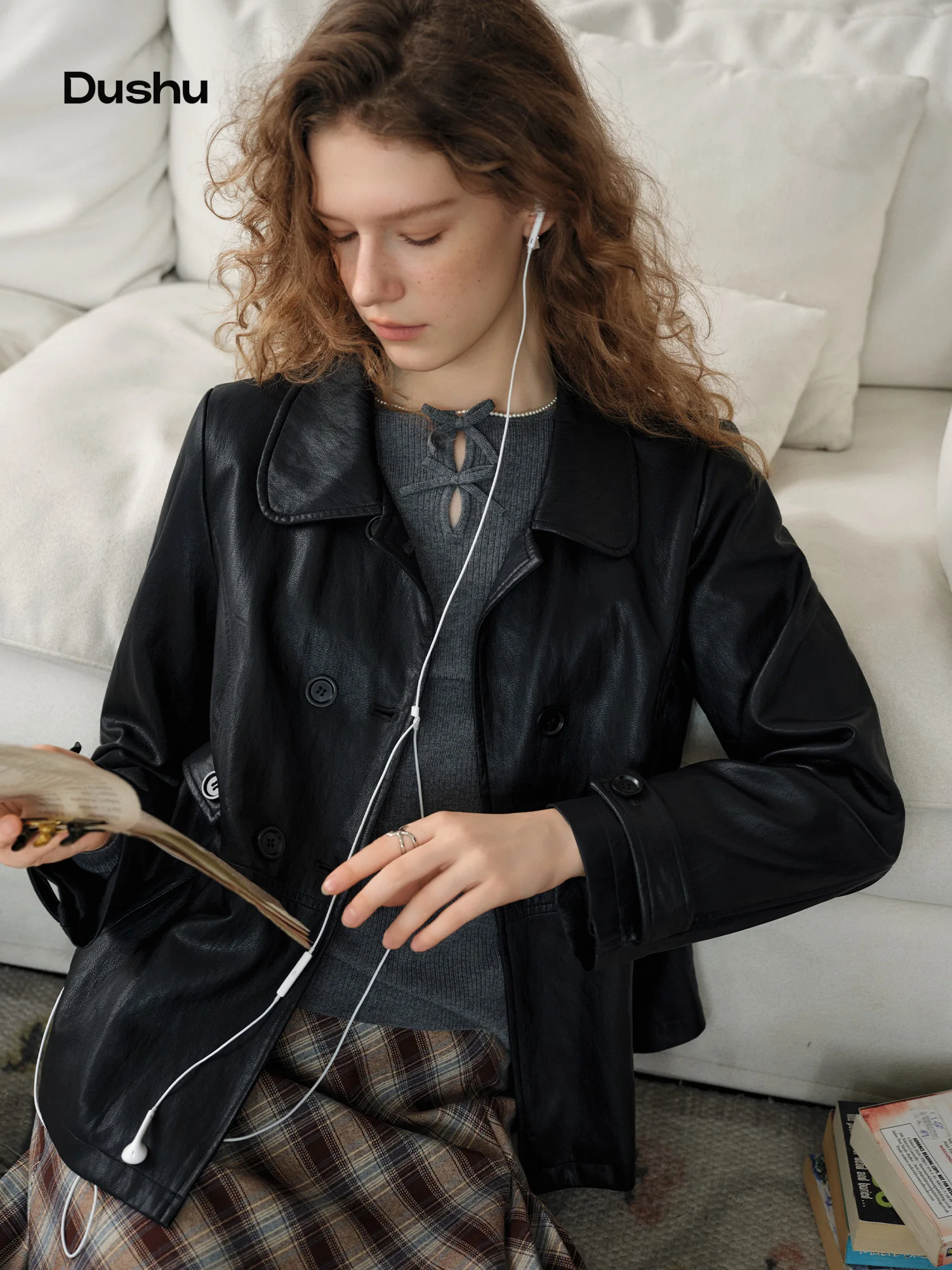 DUSHU 2026 Autumn New Double-Breasted Peter Pan Collar Faux Leather Jacket Cool Motorcycle Style Short Coat Women