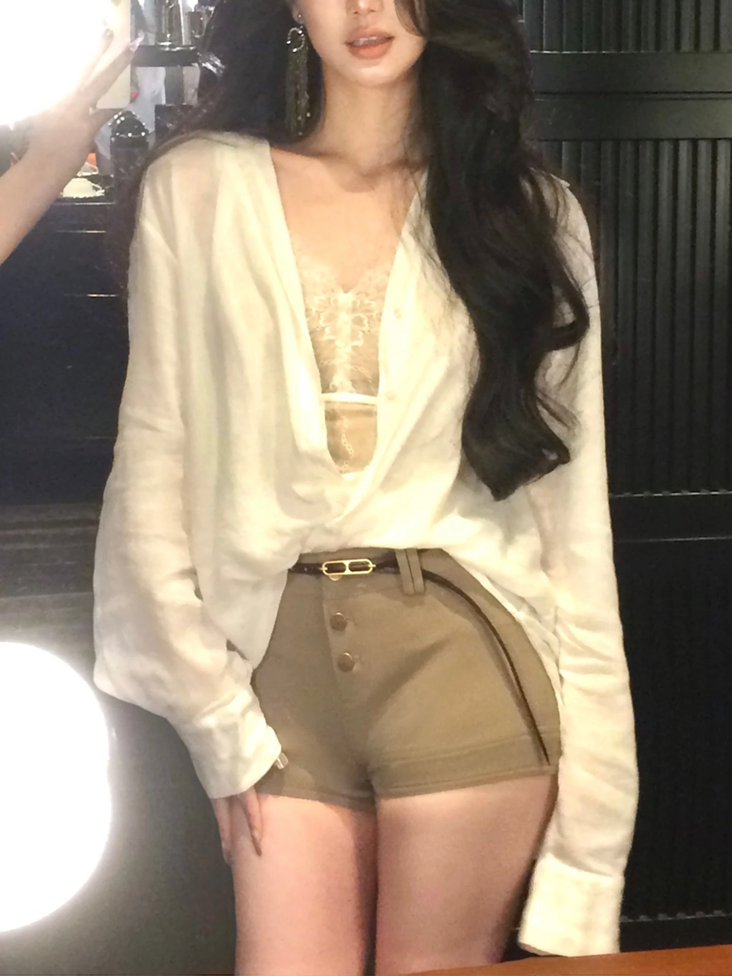 Blusa Casual de Renda para Uso Interno e Externo, Csa  de Manga Longa Branca Leve e Solta para Mulheres