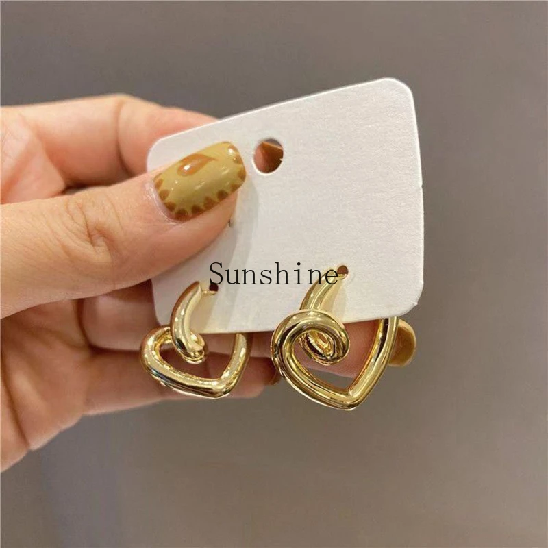 

Metal curved love earrings light luxury niche high-end earrings