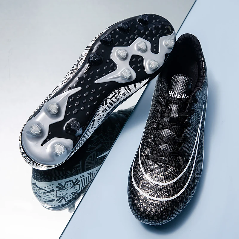 

New Men‘s Football Shoes Society Fast Futsal Soccer Studded Shoes Non Slip Professional Ultralight Training Football Boots Turf