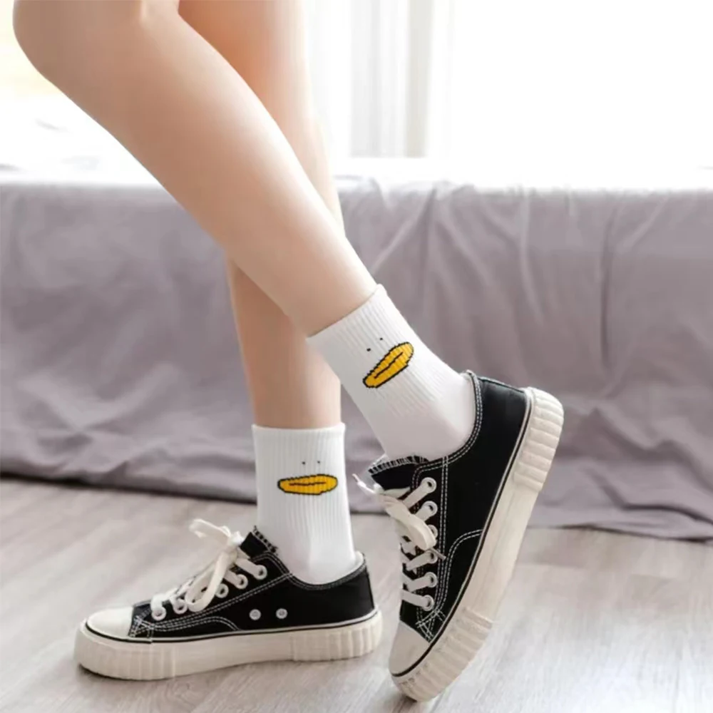 Women\'s Mid Length Socks Hot Selling Cartoon Duck Series Street Sports Hip-hop Personalized Fashion Women\'s Round Neck Socks