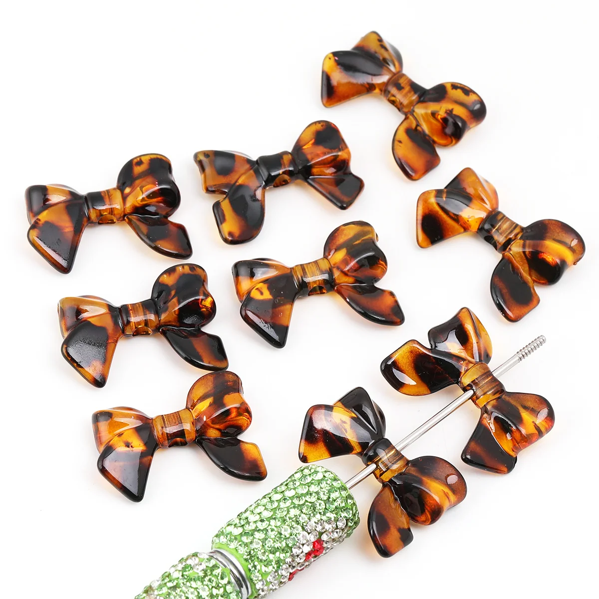 25pcs/50pcs Vintage Tortoise-Leopard Print Bow Acrylic Hole Beads 32*23mm DIY Beads for Jewelry Pen Hair Accessories Home Decor
