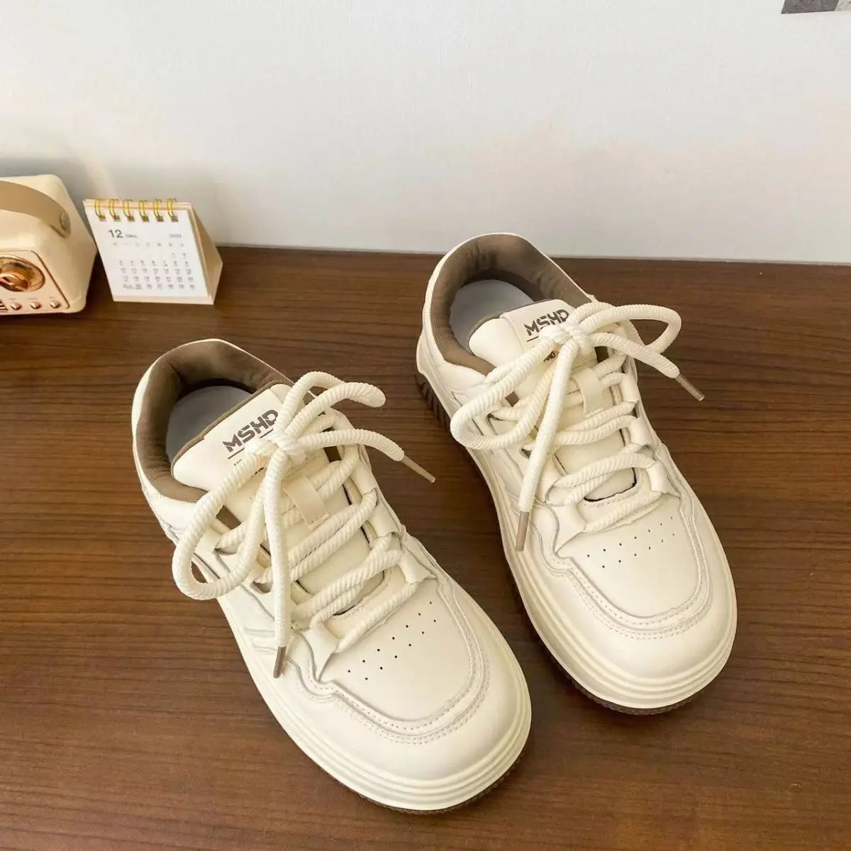 

Spring Hot Sale Women's Casual Thick Sole Height Increasing Round Toe Bread Shoe Versatile Korean Style White Sneakers Niche