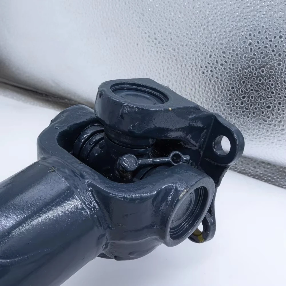 Durable drive shaft suitable for the gearbox of a grader, extending its service life