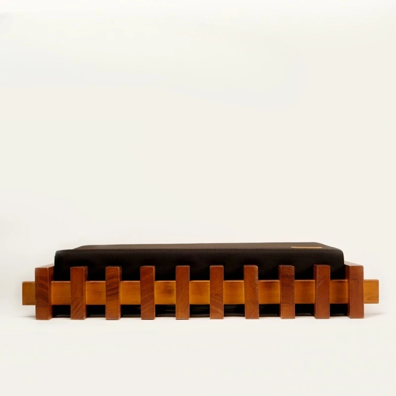 Solid wood pet bed Medium-sized dog off-ground bed Moisture-proof universal in all seasons