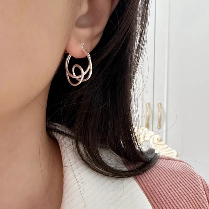 Foxanry خطوط غير منتظمة لف هوب أقراط للنساء التصميم الإبداعي شخصية عصرية بسيطة مزاجه مجوهرات الحفلات هدية