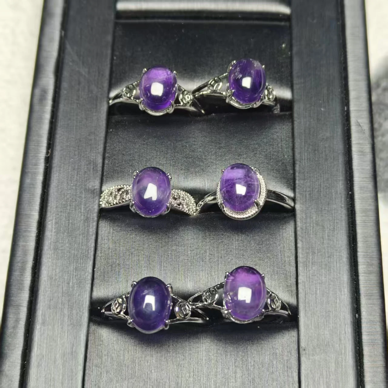 Natürlicher Amethyst-Ring, modisch und luxuriös, mit hochwertigen Verzierungen besetzt, Kristallschmuck, verstellbar, neues Design. – Detail 1