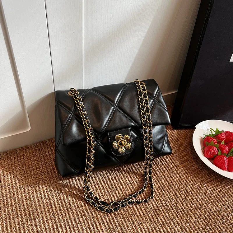 

Fashionable Ladies Crossbody-Bag Crafted From Herringbone Leather Boasting High-End Quality And Casual Daily Look​