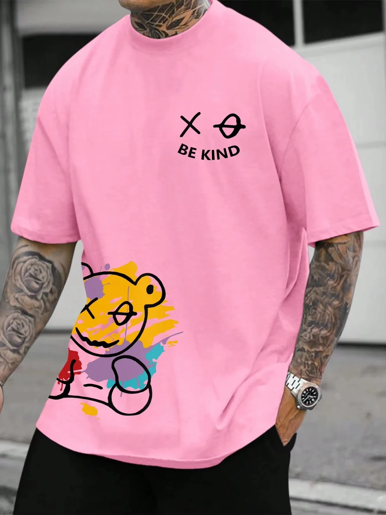 تي شيرت رجالي صيفي فضفاض من القطن الخالص 100% مقاس BE KIND مطبوع عليه رسوم كارتونية كاجوال مريح برقبة دائرية وأكمام قصيرة