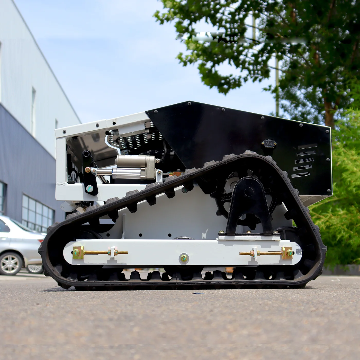 送料無料！ リモコン式家庭用芝刈り機、ミニスマートロボット芝刈り機、ゼロターン設計、550mm刈幅、トラック式