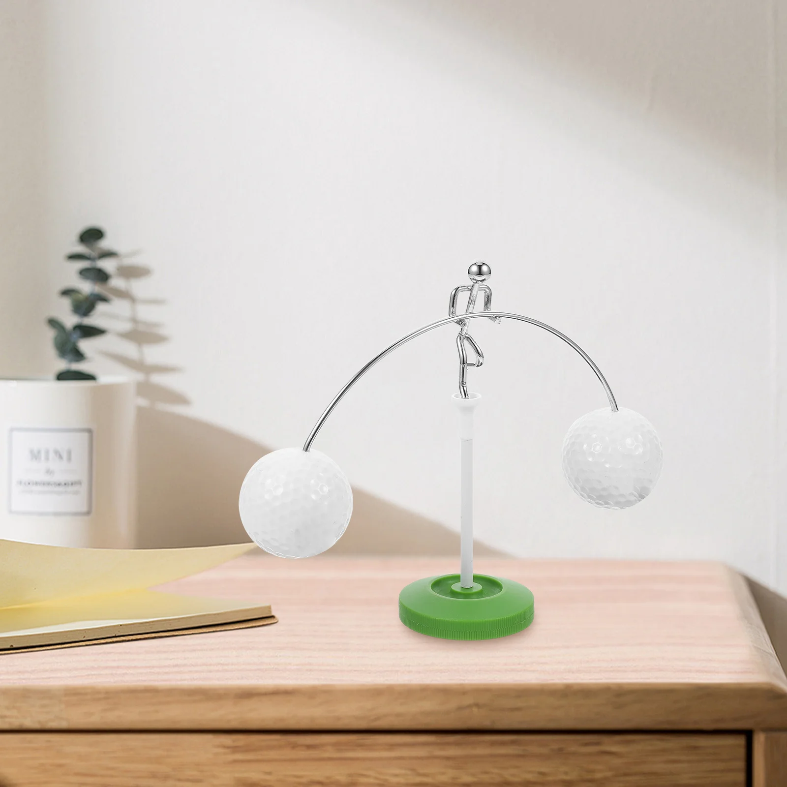 

Desktop Balance Ornament with Pendulum Design Unique Metal Art Craft for Living Room Bookshelf Table Decor Physics Balancing