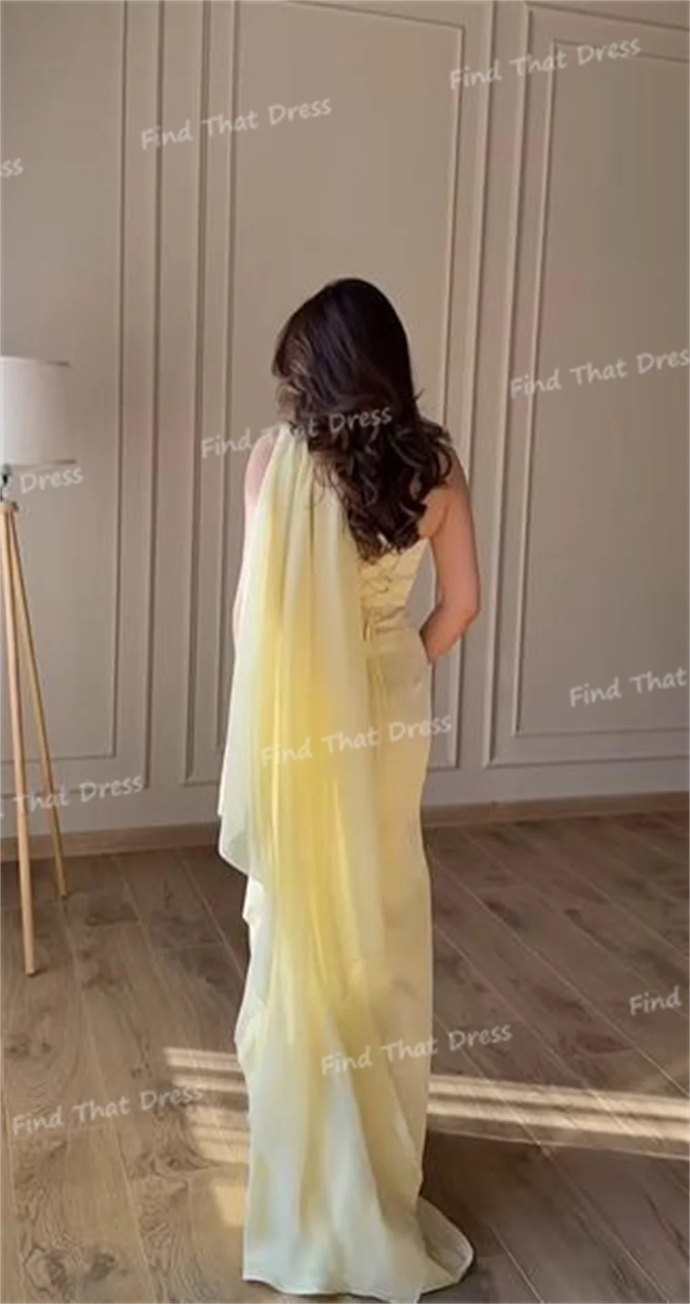 العرف الكلاسيكية حمالة مطوي مثير غمد الدانتيل يصل الظهر ثوب السهرة الزفاف الطابق طول فستان الحفلة الراقصة مع شال