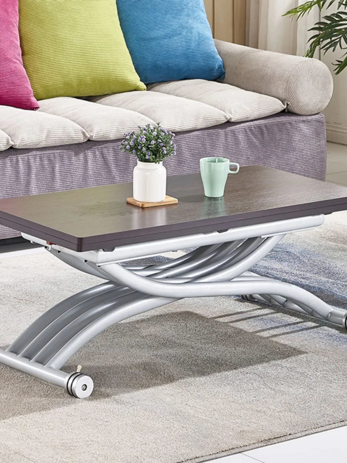 Space-saving can be lifted and lowered coffee table becomes dining table dual-purpose