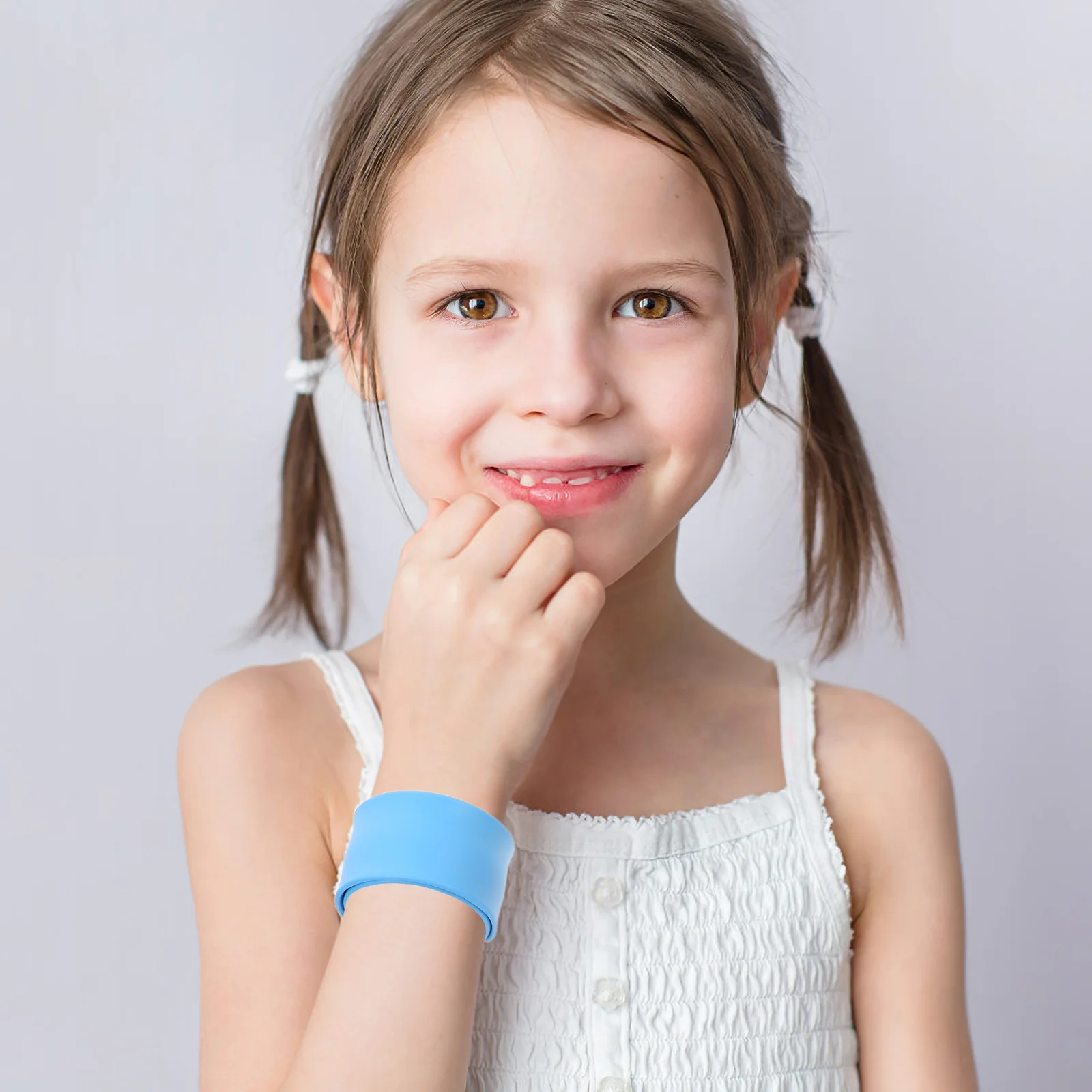 

24Pcs Silicone Slap Bands Solid Color Comfortable Snap Bracelets for Kids Birthday Party Classroom Event Accessories