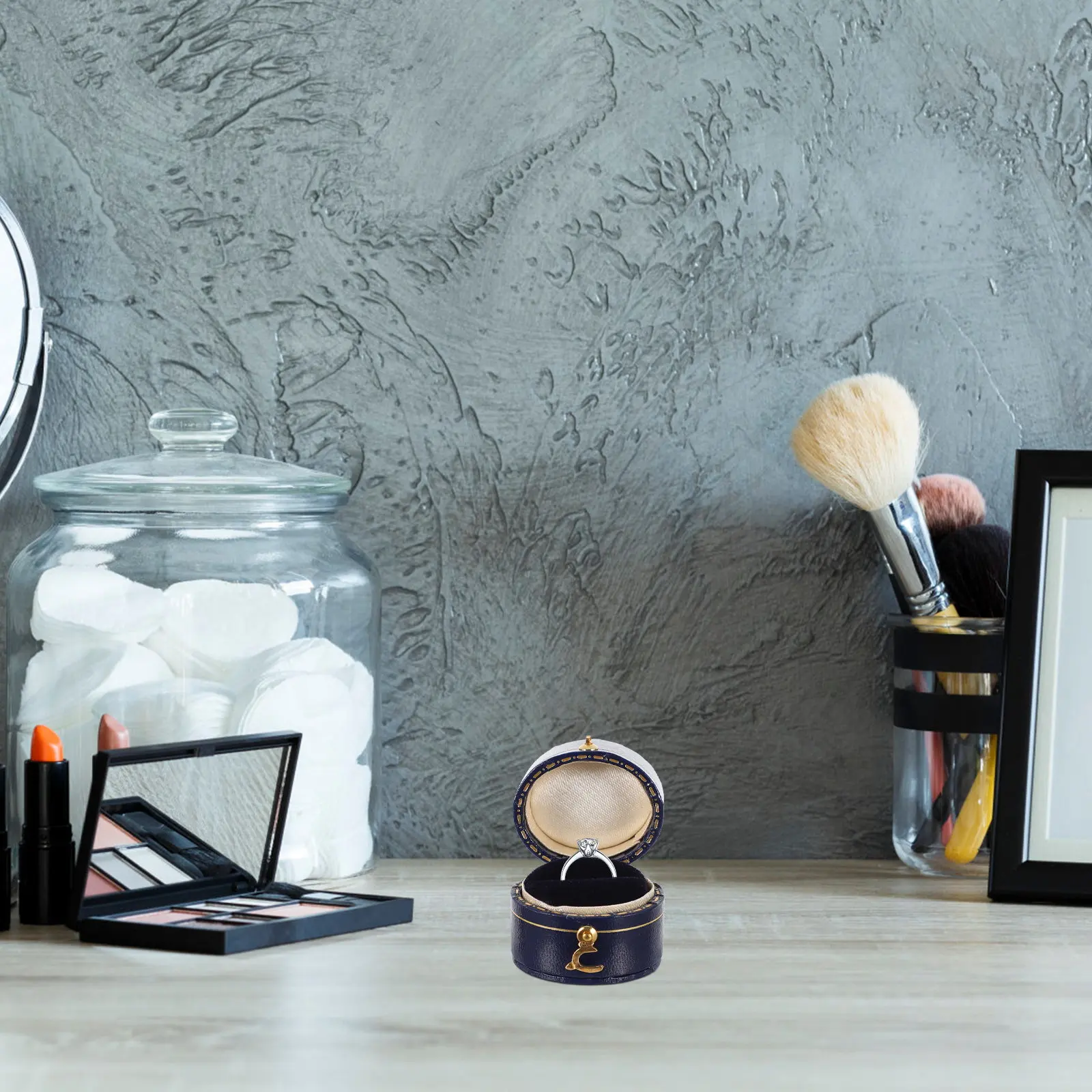 

1Pcs Small Oval Ring Box Retro Jewelry Storage Case Elegant Packing Display Holder for Rings Small Ring Storage Box