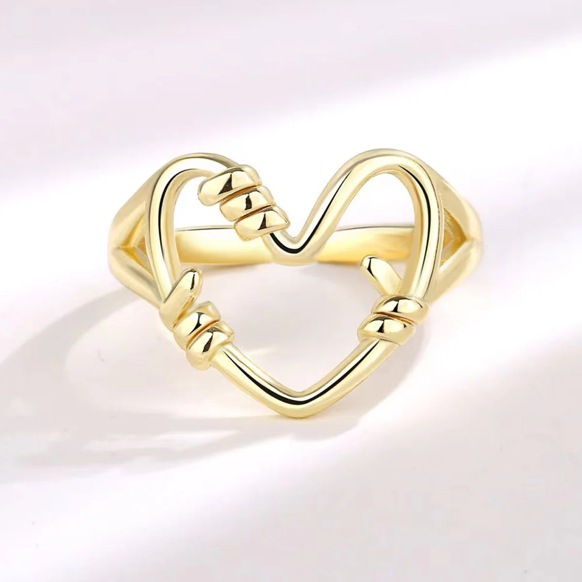 New minimalist fashion ring, European and American popular niche design, suitable for personalized style jewelry for daily wear