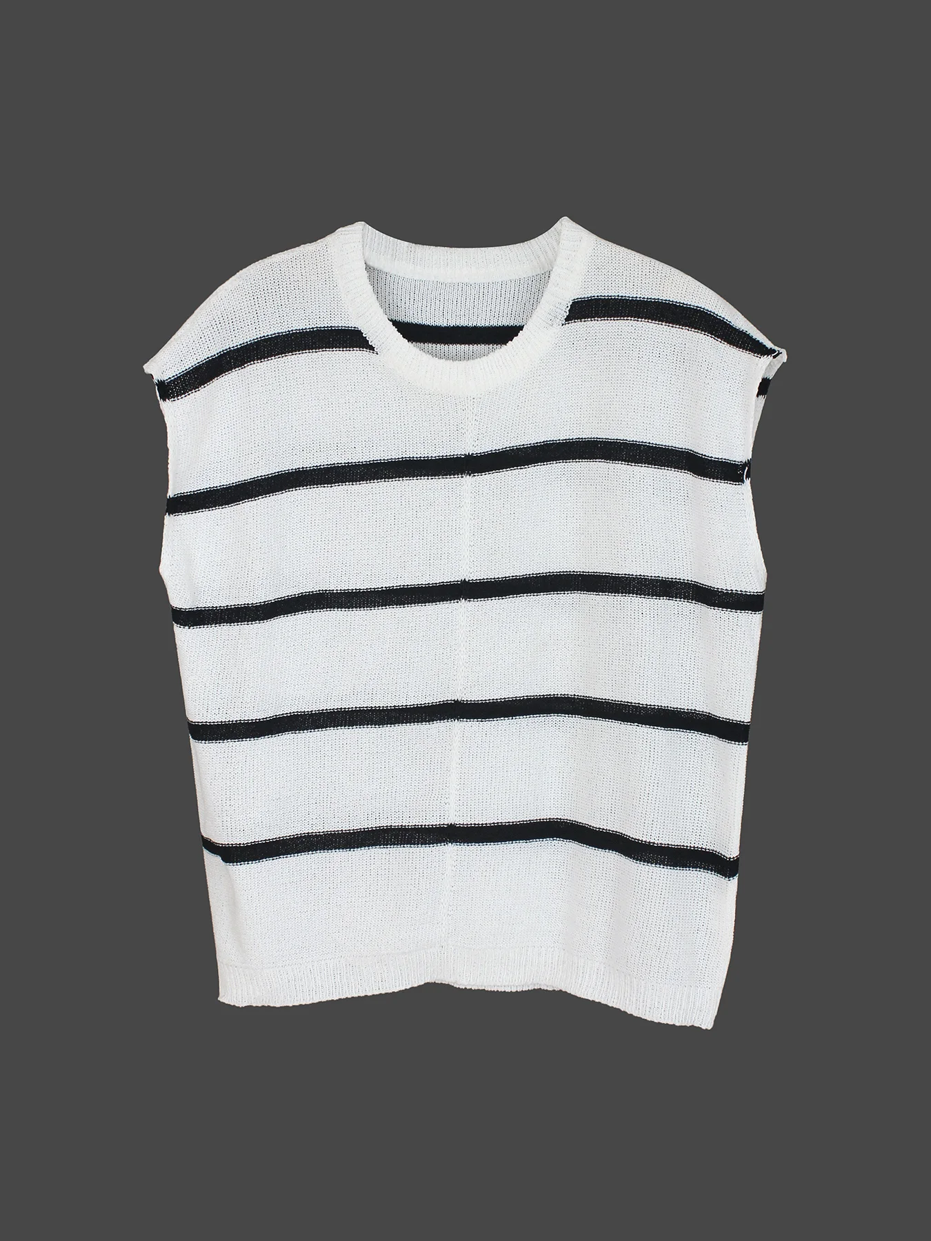 Directional development of round neck pullover sleeveless horizontal stripes in spring and summer