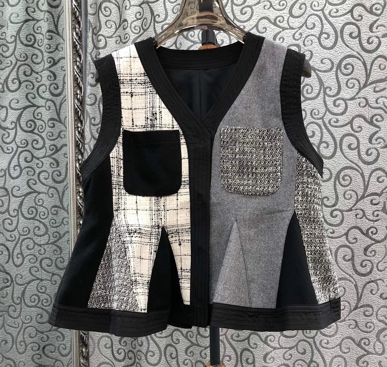 

Top Quality New Vest Wool Coat 2025 Autumn Winter Outerwear Women V-Neck Color Block Patchwork Slim Fitted Vintage Coat Outfits