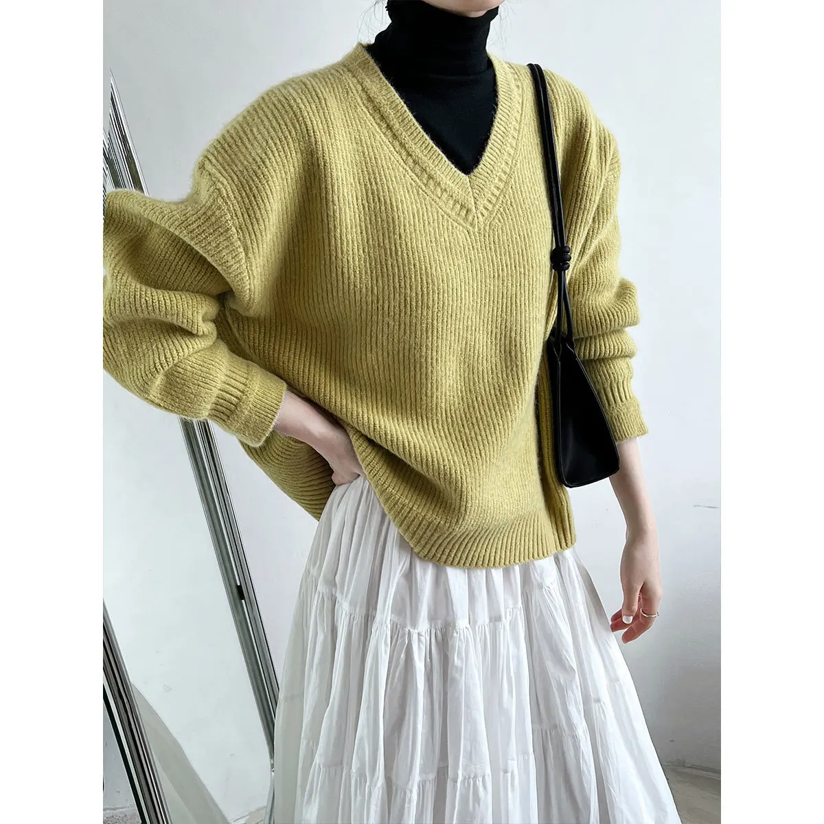 V-Neck Sweater Women\'s 2024 Autumn New Item Pullover Large Loose Casual Knitted Top