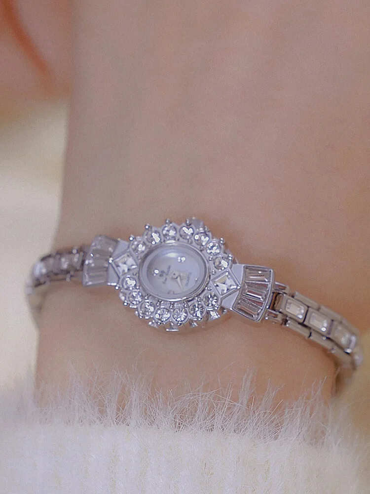 2026 new style women's watch fashion trend light luxury high value student watch high quality luxury watch female gift elegant