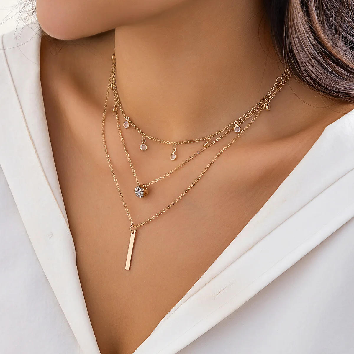 Rhinestone Heart Tassel Necklace for Women Gold Tone Slim Chain Faux Pearl Pendant Vintage Chic Jewelry for Evening Events