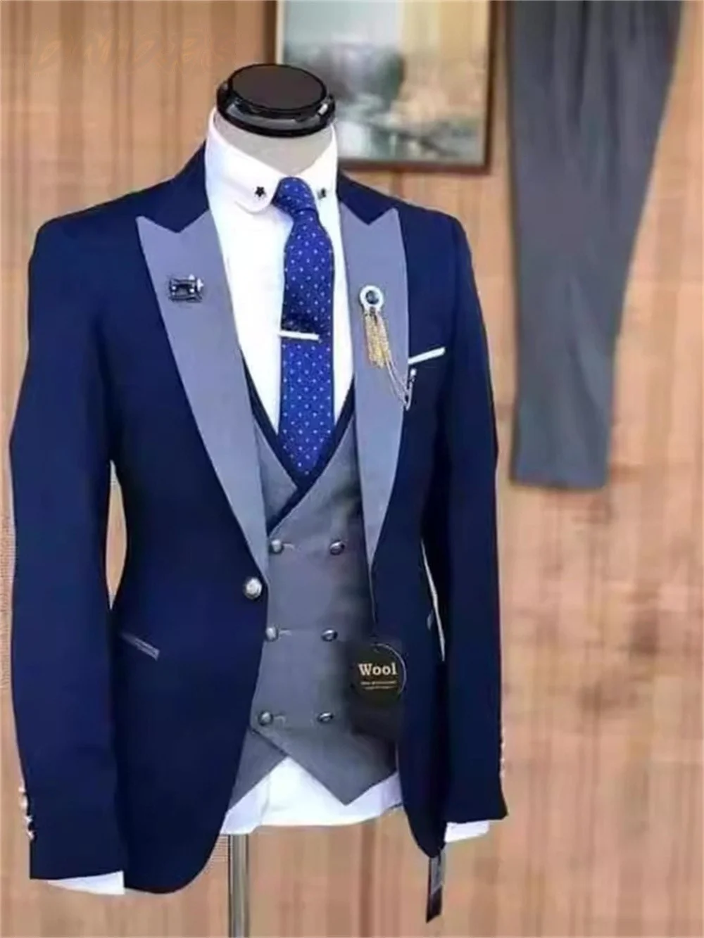 

High-End Solid Men's Suit Assortment for Classic Office Interactions Splendid Suit Fascinating Single Breasted Wedding Outing