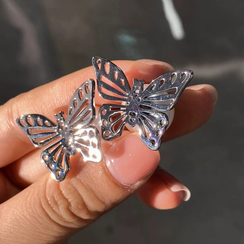 

French light luxury celebrity high sense hollow butterfly pearl stud earrings