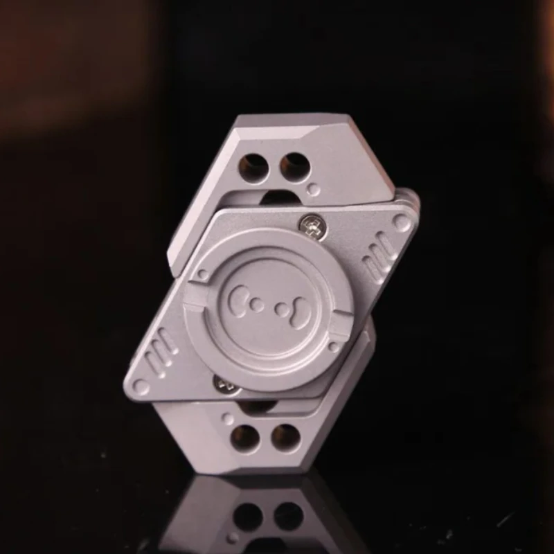 メタルアペンアーマーフィジェットスピナー手の指先回転スピニングトップチップedcストレス解消感覚玩具抗不安男性大人向け
