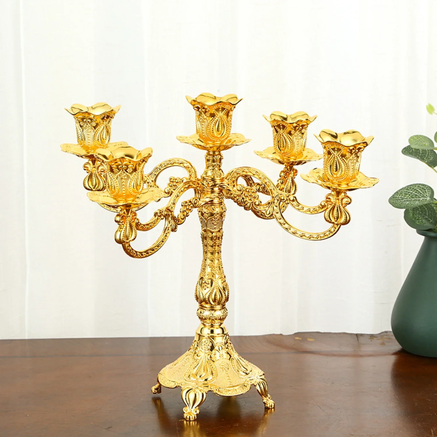 Exquisite and elegant 5-arm gold metal candle holders - Perfect for creating stunning centerpieces at weddings and celebrations