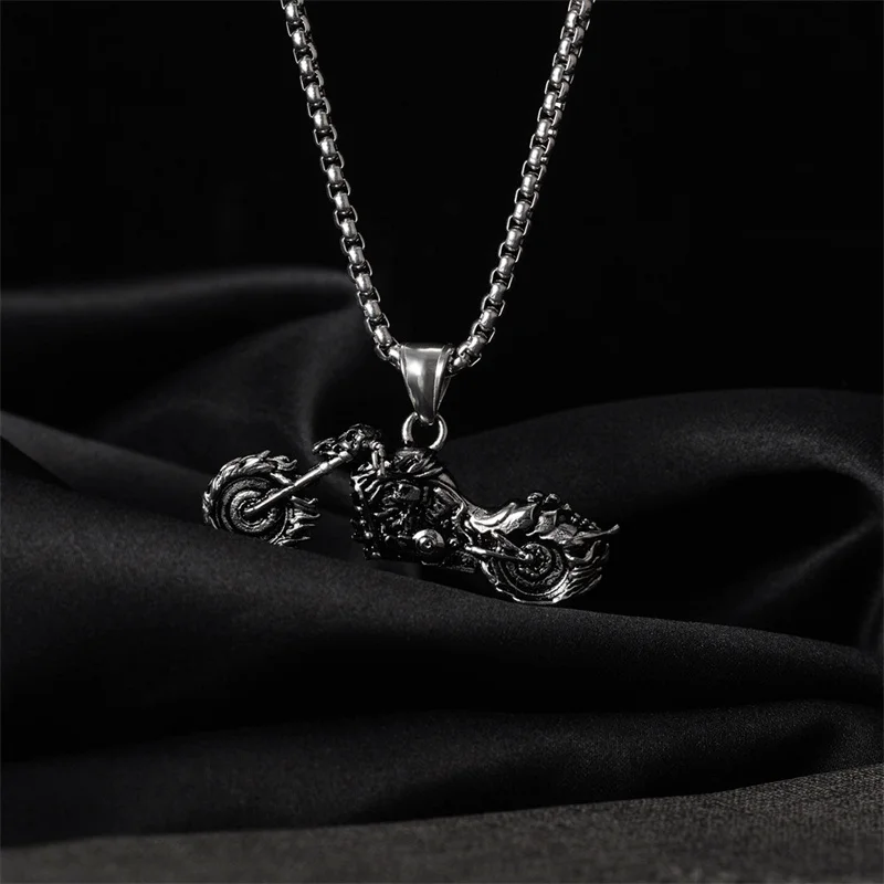 2022 Trend Skull Flame Motorcycle Pendant Necklace Hip Hop Punk Soul Chariot Men\'s Titanium Steel Necklace Jewelry Accessories