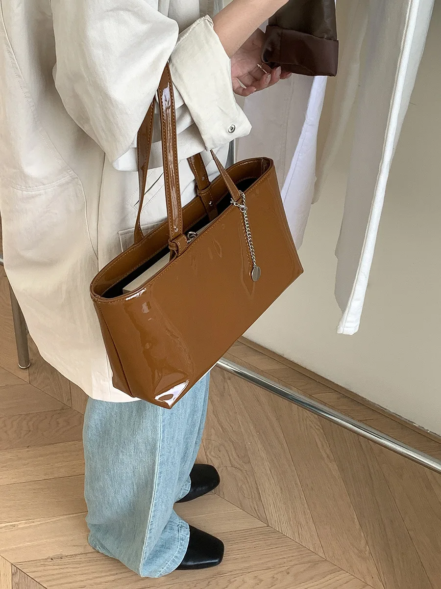 Women Lacquer Leather Shiny Surface Handbag Large Capacity Red Shoulder Underarm Bag New Fashion Simple Style Solid Tote Bag