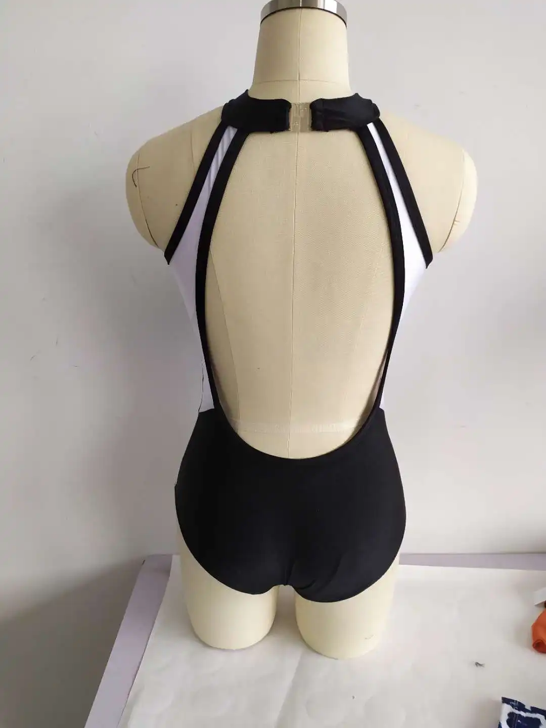 Brilhante elástico Lycra Turtleneck mangas Collant de dança com fechadura Detalhes Bodysuit ginástica só preto branco cinza vermelho