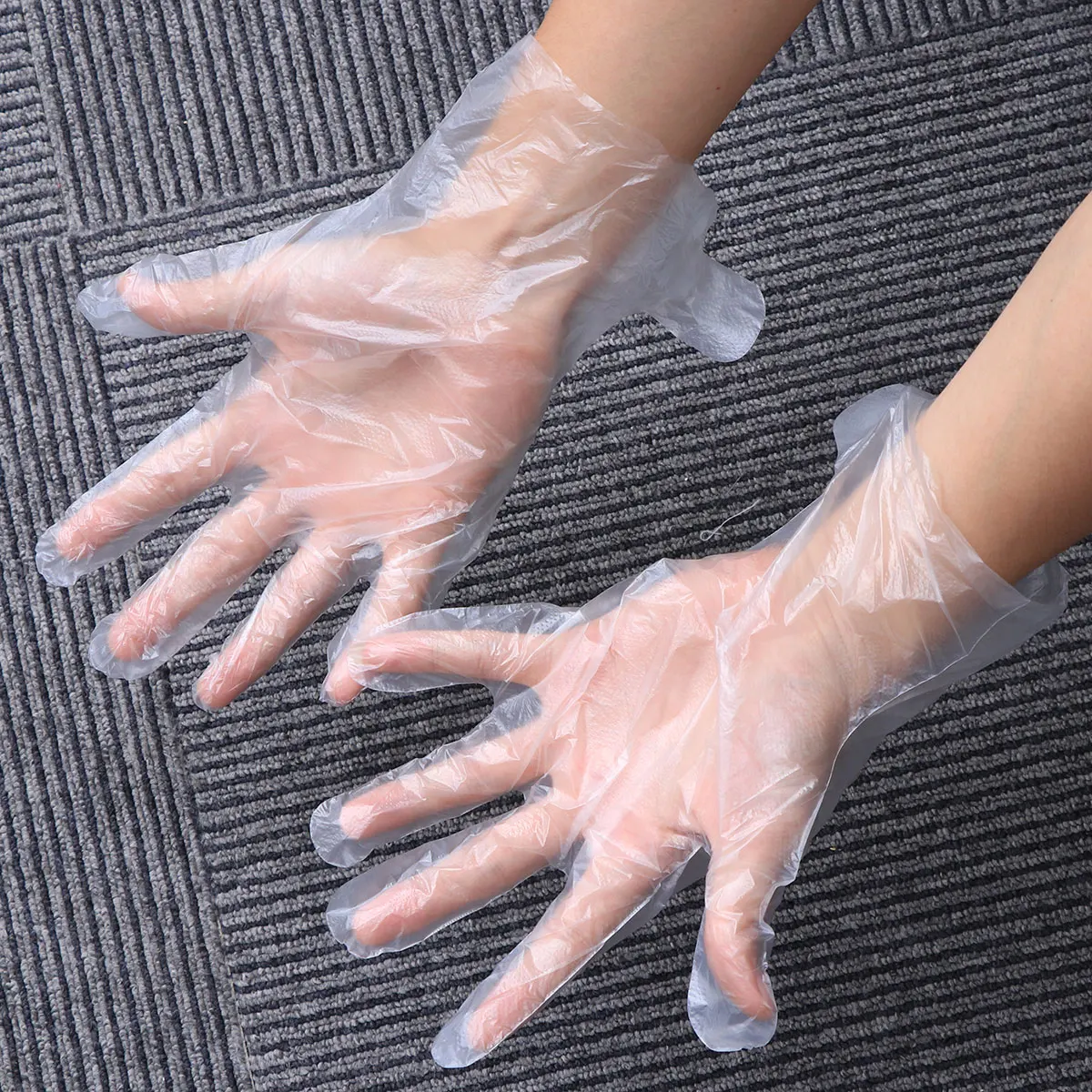

200pcs Disposable Plastic Gloves One-off Foot Cover long-cylinder Gloves for Pedicure (100PCS Plastic Gloves + 100PCS Plastic Fo