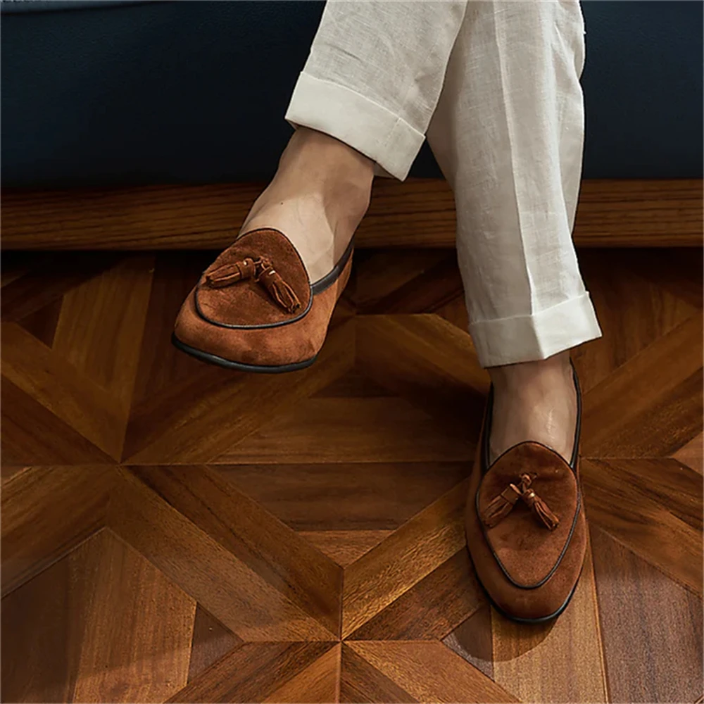 Mocassins masculinos de couro de vaca, bico redondo, slip-on, borla, vestido, sapatos casuais de escritório, feitos à mão